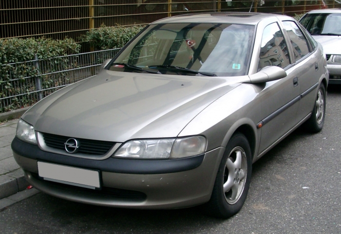 Opel_Vectra_front_20080222.jpg