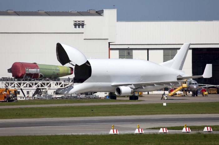 F-GSTD_Beluga_Airbus_4_loading_7806805468.jpg